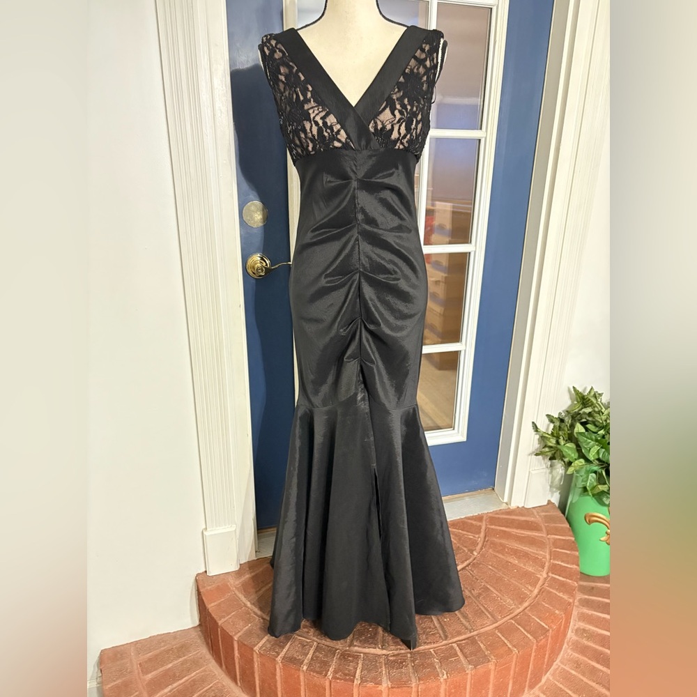 R&M Richards black lace & taffeta mermaid dress front split & back ruching